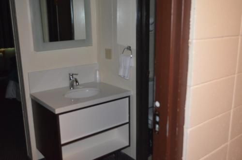 Grand Inn Motel - image 9