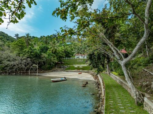 The Hawk's Nest Resort