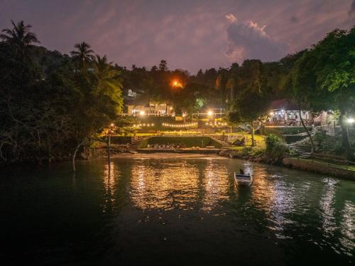 The Hawk's Nest Resort