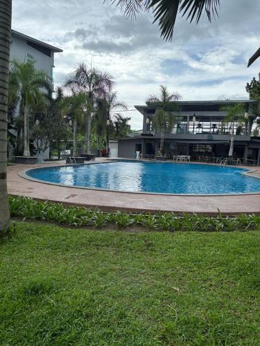 スイミングプール, Anggerik Homestay - Palm Garden Apartment in サバ