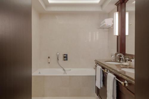 Hôtel Napoleon Paris - image 5