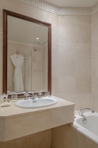 Hôtel Napoleon Paris - main image