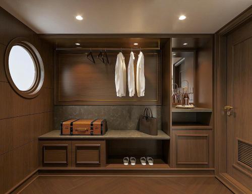 DELUXE BALCONY CABIN image 6