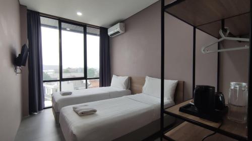 2 twin beds
