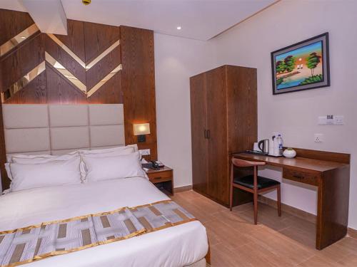 . Oasis Hotel