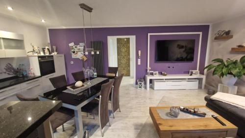 Koplietošanas atpūtas telpa ar TV, Ferienwohnung EDITH in Nuthe-Urstromtal