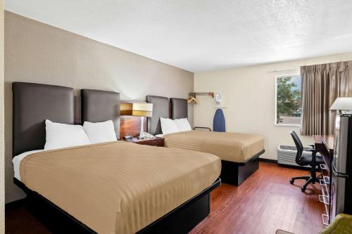 2 queen beds