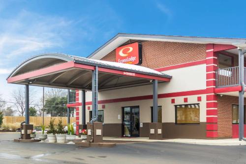 Econo Lodge Inn & Suites I-35 at Shawnee Mission in Overland Park, USA