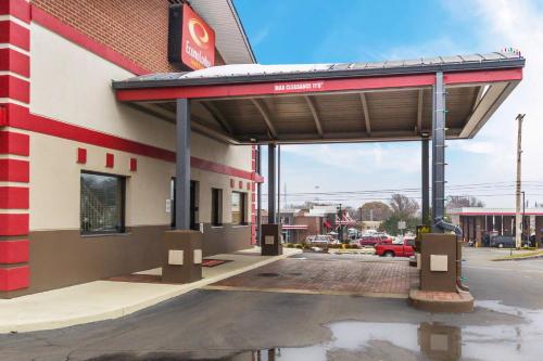 Econo Lodge Inn & Suites I-35 at Shawnee Mission in Overland Park, USA