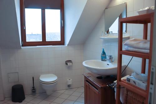 One-Bedroom Apartment with Balcony