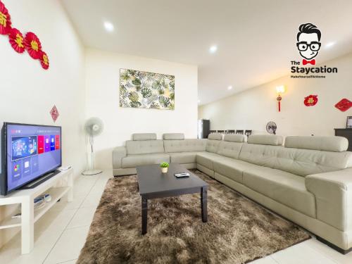 Staycation Homestay 68 Kch City Mall Landed House - 쿠칭