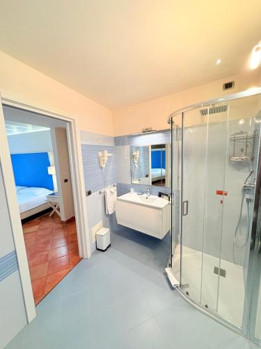 Double or Twin Room with Balcony image 2