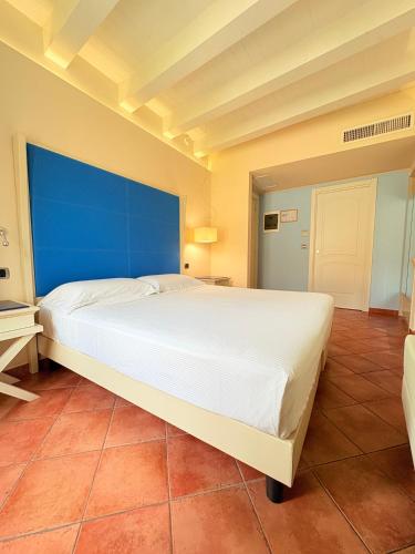 Double or Twin Room with Extra Bed image 10