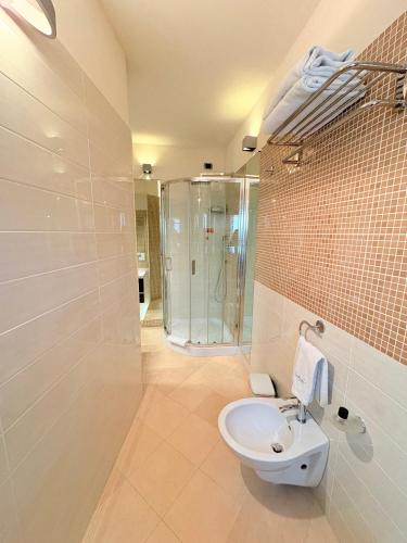Double or Twin Room image 4