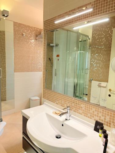Double or Twin Room image 2