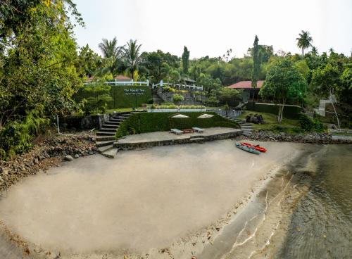 The Hawk's Nest Resort