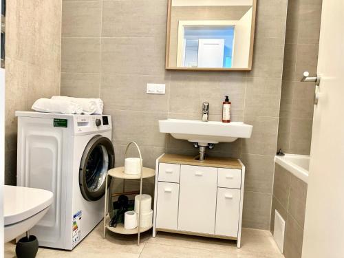 Kasper Coresi Mall - Rise Private Apartments & Suites