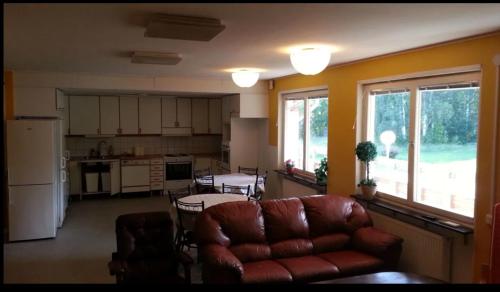 Kitchen, Hostel Svedjegarden in Nybble