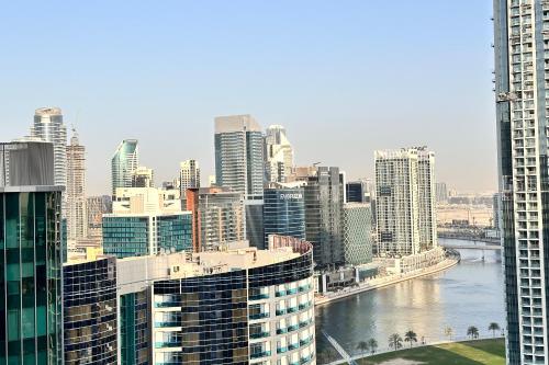 Vserve Modern Oasis Canal & Burj Views, Dubai (foto 6)