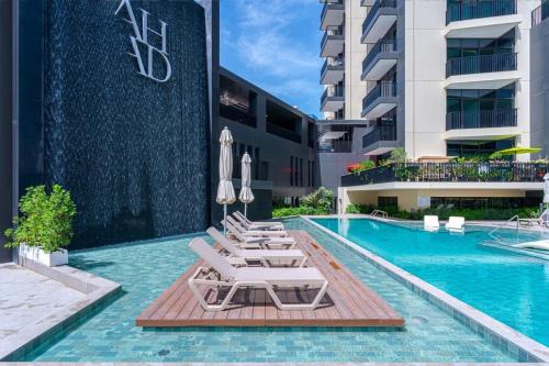 Vserve Modern Oasis: Canal & Burj Views - image 13