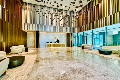 Vserve Modern Oasis: Canal & Burj Views - image 12