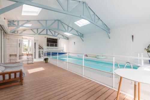 Le Zen - Sauna - Piscine intérieure (Le Zen - Sauna - Piscine interieure) in Saint-Hilaire-de-Chaléons