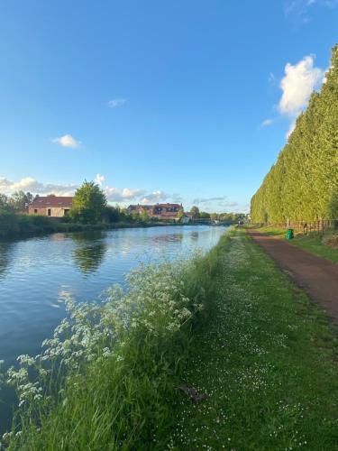 ที่เที่ยวใกล้ที่พัก, Suite du canal in คองเบร