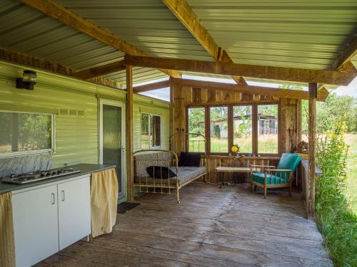 ระเบียง/ชานเรือน, Mobile Home auf Campingplatz mit Naturbadesee in ฌาร์นัก