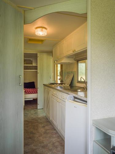 Mobile Home auf Campingplatz mit Naturbadesee in ฌาร์นัก