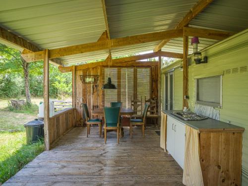 ระเบียง/ชานเรือน, Mobile Home auf Campingplatz mit Naturbadesee in ฌาร์นัก