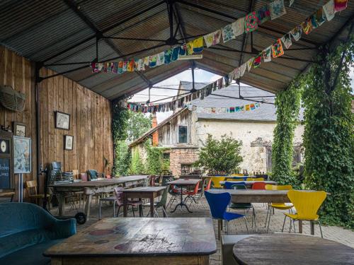 ห้องอาหาร, Mobile Home auf Campingplatz mit Naturbadesee in ฌาร์นัก