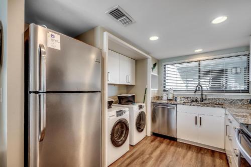 Carolina Dunes Penthouse 703 (3 bedroom Sleeps 8) - image 6