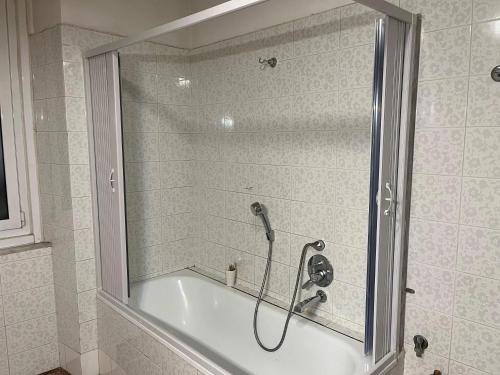 Charming Apartment in Genova - 70 m² - Parking Included - image 4
