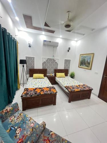 Luxury Cozy 3BR Home near airport DHA Phase 9 Town Lahore - image 8