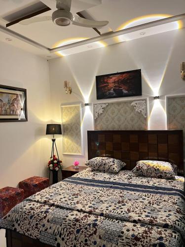 Luxury Cozy 3BR Home near airport DHA Phase 9 Town Lahore - image 4