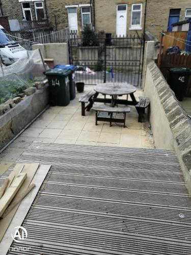 Charming Bradford Room to Rent with Shared Facilities in Other