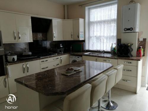 Kitchen, Charming Bradford Room to Rent with Shared Facilities in Other