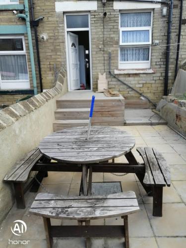 Charming Bradford Room to Rent with Shared Facilities in Other
