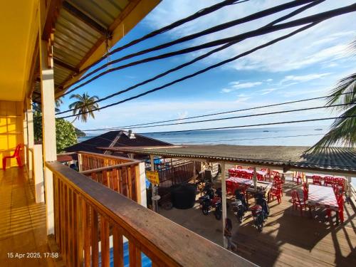 CORAL BEACH room & cafe in Kampung Genting