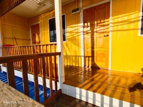 CORAL BEACH room & cafe in Kampung Genting