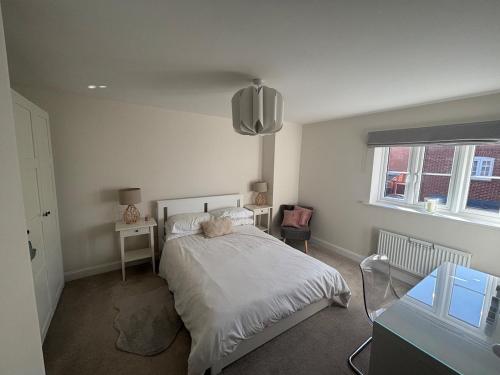 Entire 4 Bed House for Silverstone F1 in Brackley East