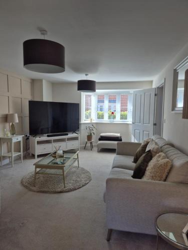 Entire 4 Bed House for Silverstone F1 in Brackley East