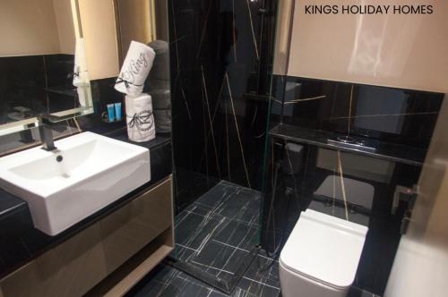 Binghatti canal with private jacuzzi burj khalifa view kings, Dubai (photo 10)