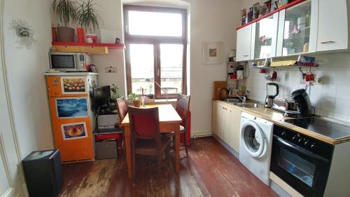 small but central, Cologne (photo 2)