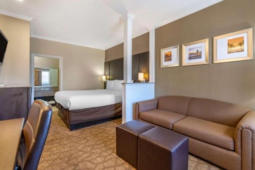 Comfort Inn & Suites Huntington Beach - image 10