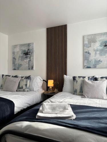 3 Double Beds Links to M6 & M5 in Palfrey