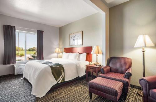 Quality Inn Parsons North Quality Inn Parsons North