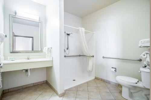 Quality Inn Parsons North Quality Inn Parsons North