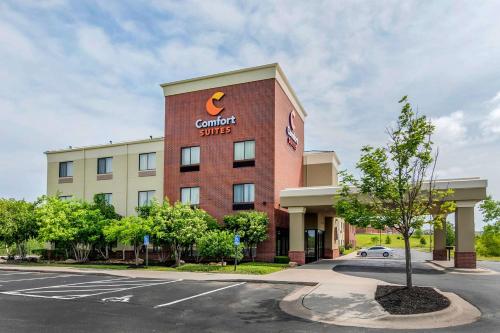 Comfort Suites Speedway - Kansas City in Kansas City, USA
