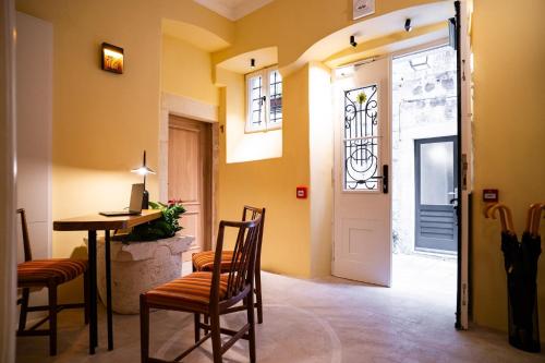 7oaks Noble House 3